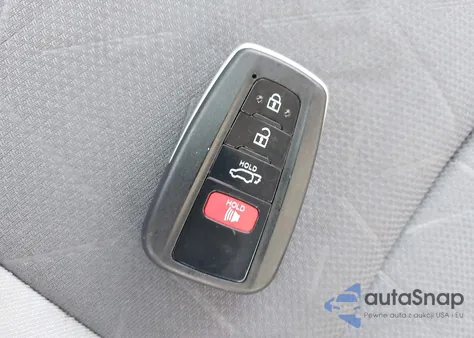 2019 Toyota Rav4 Xle z USA, uszkodzony, nr VIN JTMP1RFV0KD020442